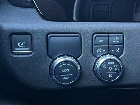 Used 2024 GMC Sierra 3500 SLT image 37