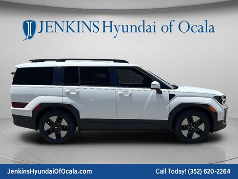 Used 2025 Hyundai Santa Fe SEL FWD image 2