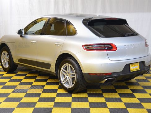 Used 2018 Porsche Macan image 8