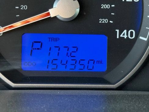 Used 2011 Hyundai Santa Fe SE FWD image 8