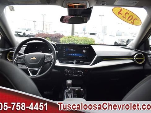 Used 2024 Chevrolet Trax LT w/ Driver Confidence Package FWD image 3