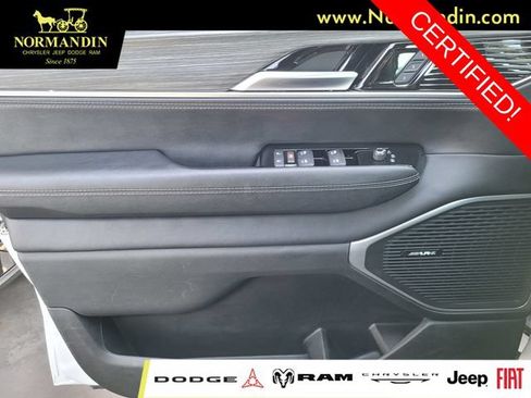 Certified 2024 Jeep Wagoneer Series II w/ Flexible Seating Group RWD image 14