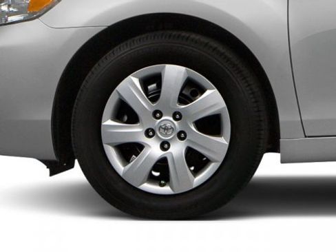 Used 2010 Toyota Camry LE image 12