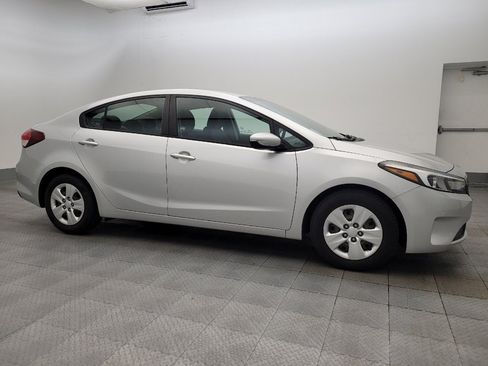 Used 2017 Kia Forte LX image 11