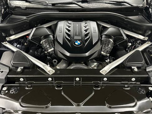 Used 2020 BMW X5 M50i w/ Premium Package image 11