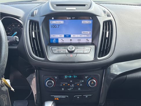 Used 2017 Ford Escape SE w/ Equipment Group 201A FWD image 29