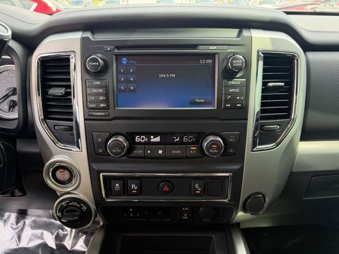 Used 2017 Nissan Titan PRO-4X AWD/4WD image 28