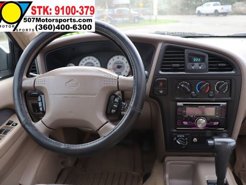 Used 2001 Nissan Pathfinder SE image 17