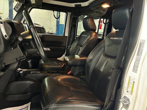 Used 2015 Jeep Wrangler Unlimited Rubicon AWD/4WD image 16