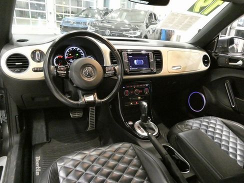 Used 2019 Volkswagen Beetle 2.0T SE FWD image 23