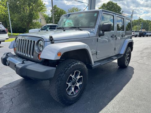 Used 2013 Jeep Wrangler Unlimited Sport AWD/4WD image 3