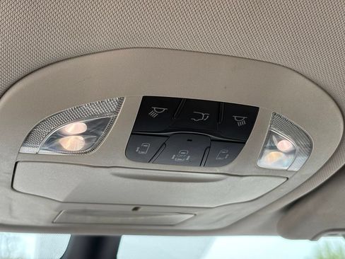 Used 2023 Chrysler Pacifica Touring-L FWD image 27