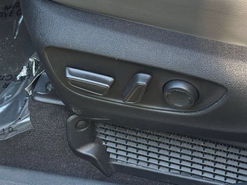 Used 2025 Toyota Sienna XLE FWD image 22