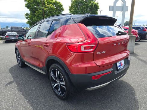 Used 2021 Volvo XC40 T5 R-Design image 6