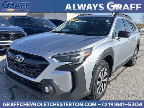 Used 2025 Subaru Outback Premium image 1