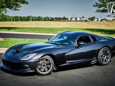 Used 2013 SRT Viper GTS w/ GTS Laguna Interior Pkg image 2