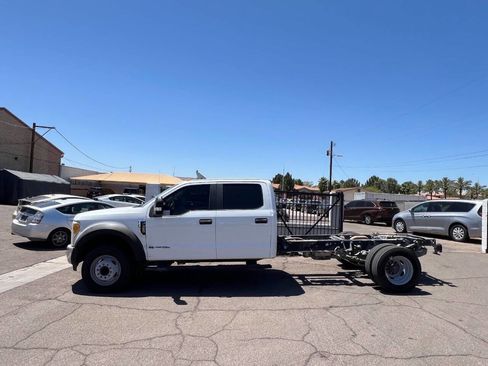 Used 2017 Ford F550 2WD Crew Cab Super Duty image 3