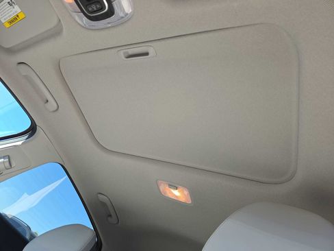 Used 2025 Hyundai Elantra Limited image 19