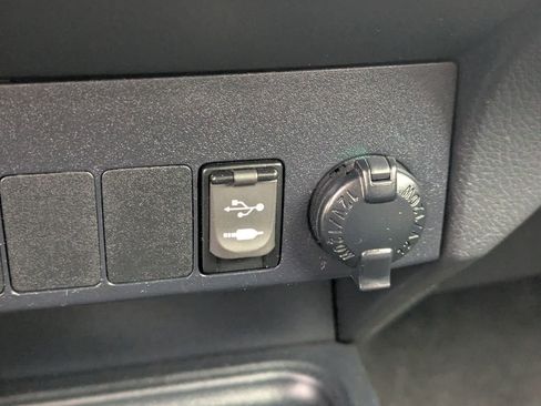 Used 2018 Toyota RAV4 XLE image 17