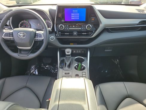 Used 2026 Toyota Highlander XLE AWD/4WD image 9