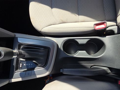Used 2019 Hyundai Elantra SE FWD image 28
