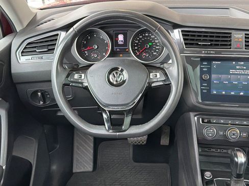 Used 2020 Volkswagen Tiguan SE w/ Panoramic Sunroof Package AWD/4WD image 13