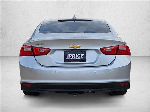 Used 2018 Chevrolet Malibu LT w/ Driver Confidence Package FWD image 6