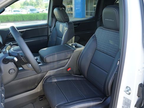 New 2025 GMC Sierra EV Denali image 9