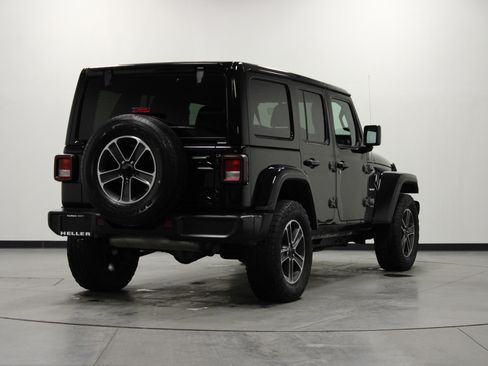 Used 2023 Jeep Wrangler Sahara image 5