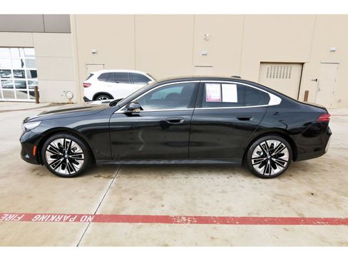 Used 2024 BMW 530i w/ Premium Package RWD image 5