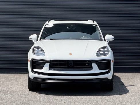 Certified 2026 Porsche Macan AWD/4WD image 10