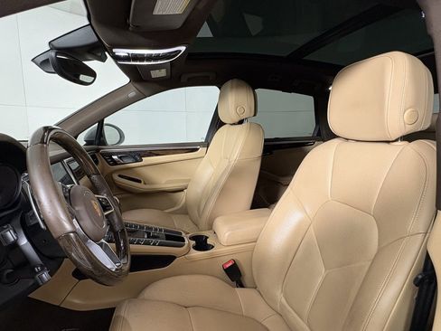 Used 2018 Porsche Macan S image 19