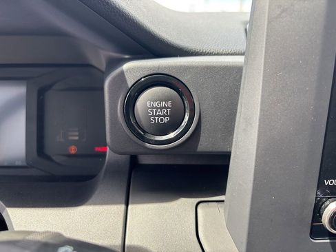 Used 2025 Toyota Tacoma SR w/ SR Upgrade Package AWD/4WD image 44