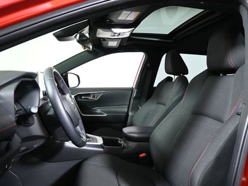 Used 2025 Toyota RAV4 SE image 5