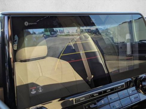 Used 2022 Toyota Highlander Limited FWD image 11