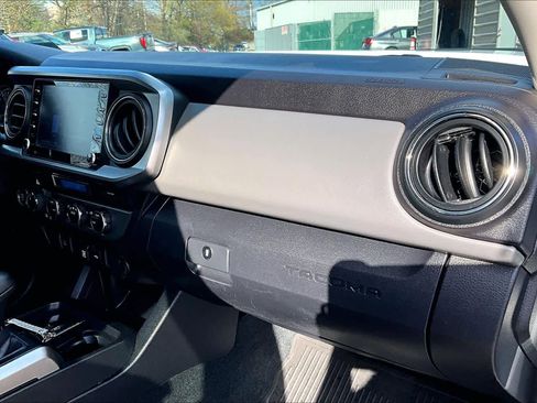Used 2023 Toyota Tacoma SR5 AWD/4WD image 17