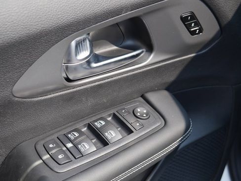 New 2026 Chrysler Pacifica Select image 15