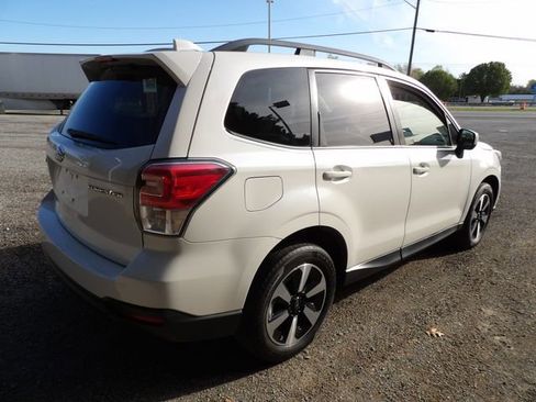 Used 2018 Subaru Forester 2.5i Premium w/ All-Weather Package AWD/4WD image 4