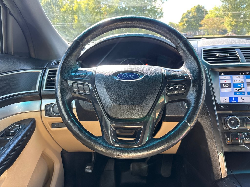 Used 2017 Ford Explorer XLT w/ Equipment Group 202A FWD image 15