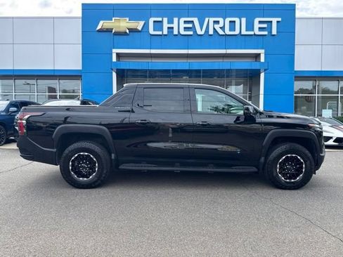 Used 2026 Chevrolet Silverado EV Trail Boss AWD/4WD image 5