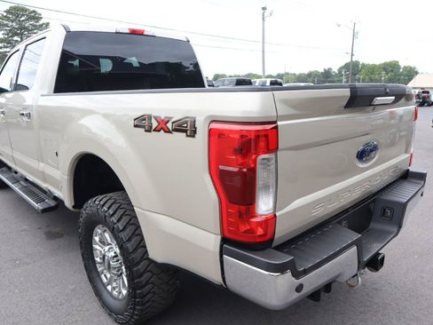 Used 2017 Ford F250 XLT w/ XLT Premium Package AWD/4WD image 7