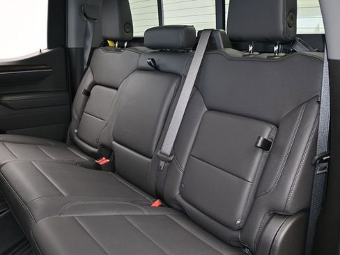 Used 2025 Chevrolet Silverado 1500 LT Trail Boss w/ Convenience Package II image 32