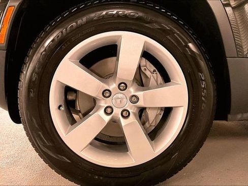 Certified 2025 Land Rover Defender 110 S image 8