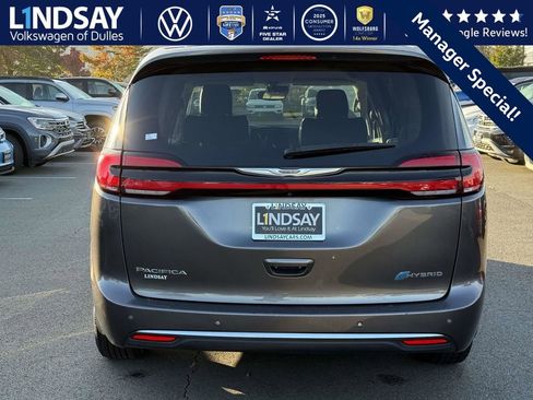 Used 2023 Chrysler Pacifica Touring-L image 5