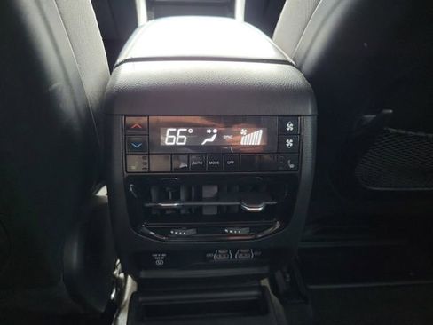 Used 2022 Jeep Grand Cherokee L Limited AWD/4WD image 13