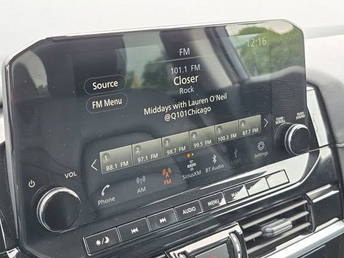 Used 2025 Nissan Pathfinder SL AWD/4WD image 18
