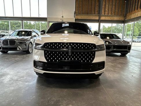 Used 2025 Lincoln Navigator L Black Label AWD/4WD image 8