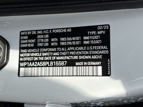 Used 2023 Porsche Macan AWD/4WD image 35