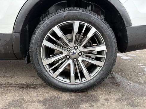 Used 2016 Ford Explorer Platinum image 12