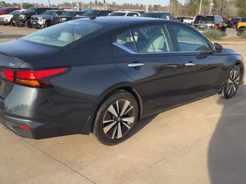 Used 2022 Nissan Altima 2.5 SV image 9